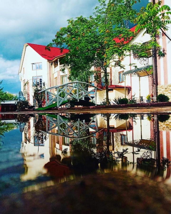 Hotel Pid Yavorom Drogomirchany Esterno foto